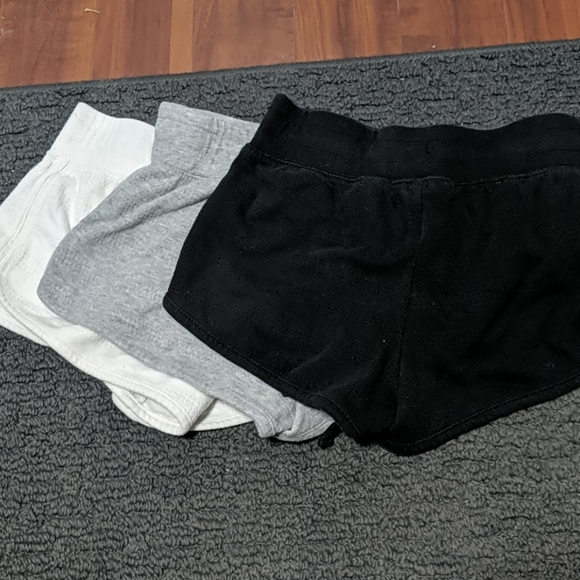 Shorts - Picture 2 of 3